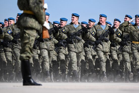 Совместная репетиция парада Победы на полигоне Алабино 