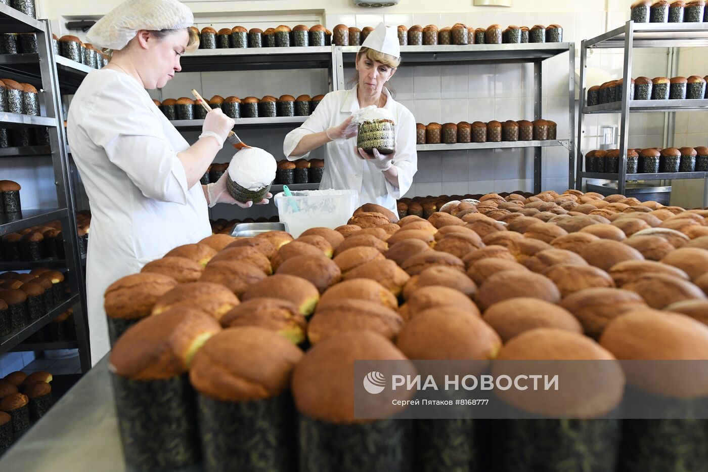 Работа пекарни в Свято-Троицкой Сергиевой лавре | РИА Новости Медиабанк