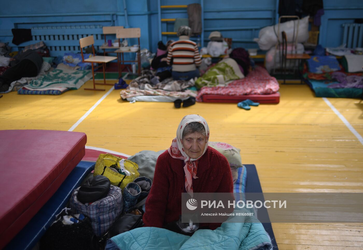 Беженцы из Рубежного в школе города Старобельска
