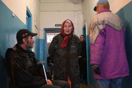 Беженцы из Рубежного в школе города Старобельска