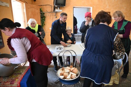 Пункт временного размещения беженцев под Мариуполем