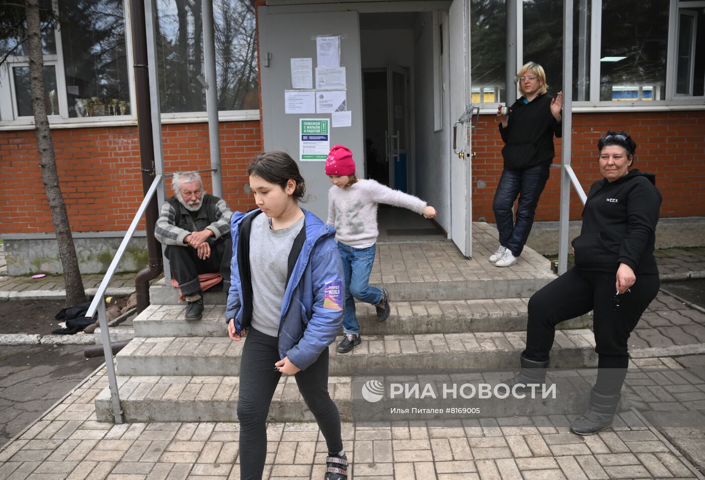 Пункт временного размещения беженцев под Мариуполем