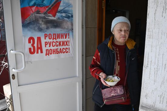 Пункт временного размещения беженцев под Мариуполем