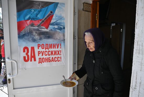 Пункт временного размещения беженцев под Мариуполем