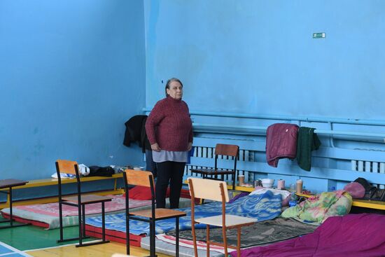 Беженцы из Рубежного в школе города Старобельска