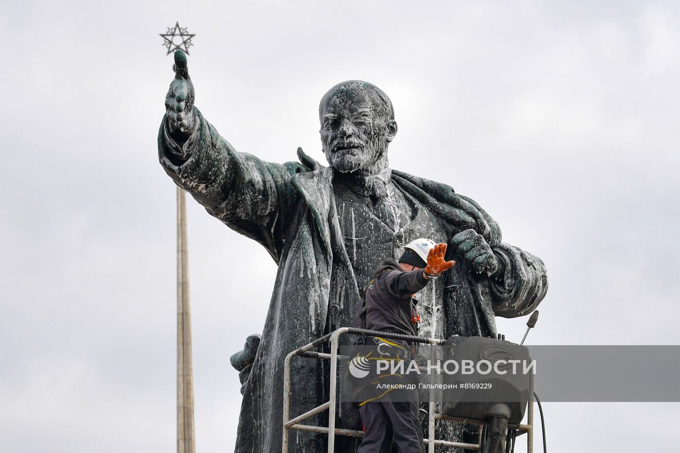 Начало сезона промывок памятников в Санкт-Петербурге