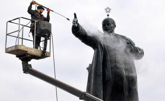 Начало сезона промывок памятников в Санкт-Петербурге