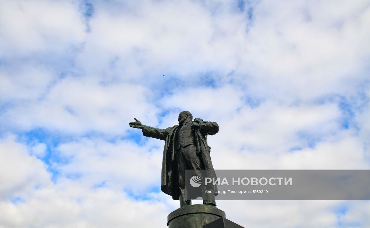 Начало сезона промывок памятников в Санкт-Петербурге