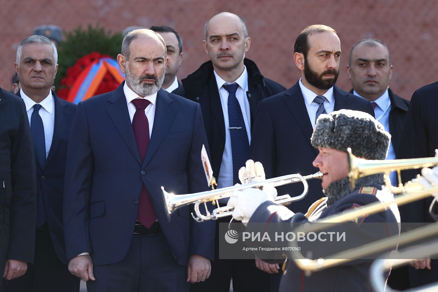 Премьер-министр Армении Н. Пашинян возложил цветы к Могиле Неизвестного солдата