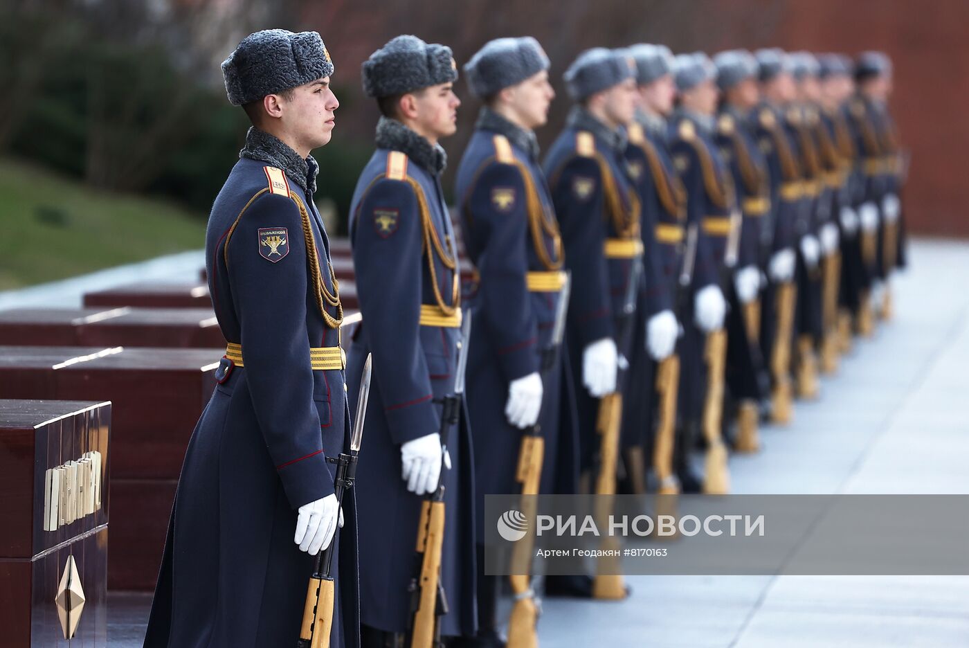 Премьер-министр Армении Н. Пашинян возложил цветы к Могиле Неизвестного солдата