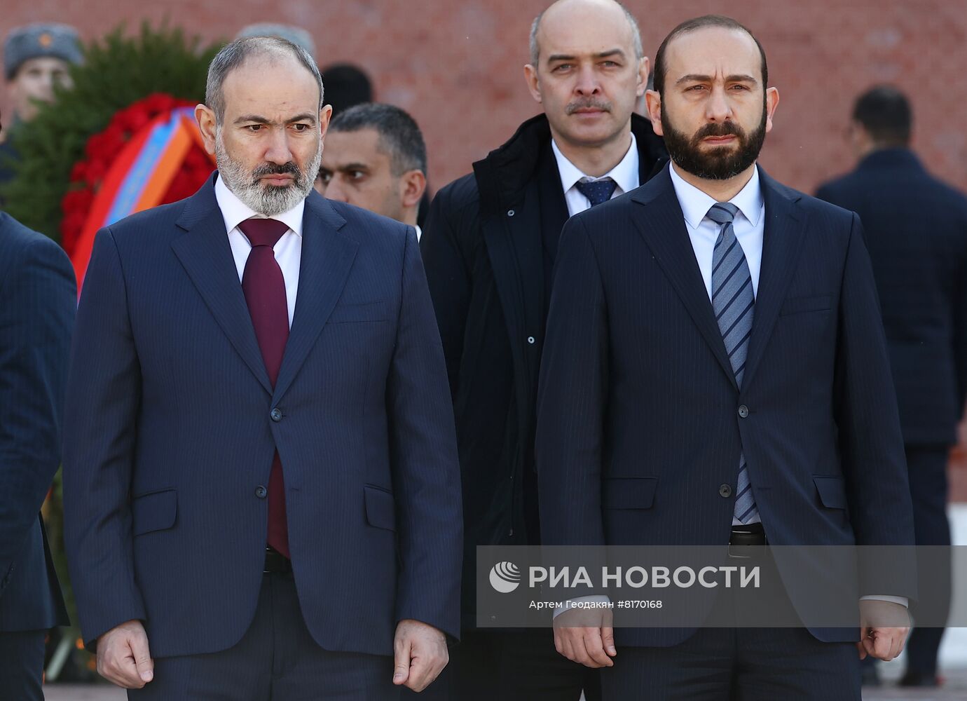 Премьер-министр Армении Н. Пашинян возложил цветы к Могиле Неизвестного солдата