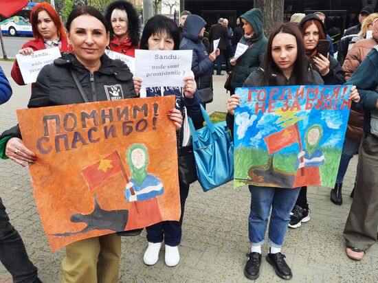 Митинг против запрета георгиевской ленты в Кишиневе