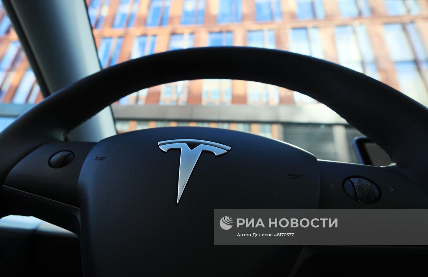 Автопарк каршеринга "Ситидрайв" пополнился электрокаром Tesla Model Y
