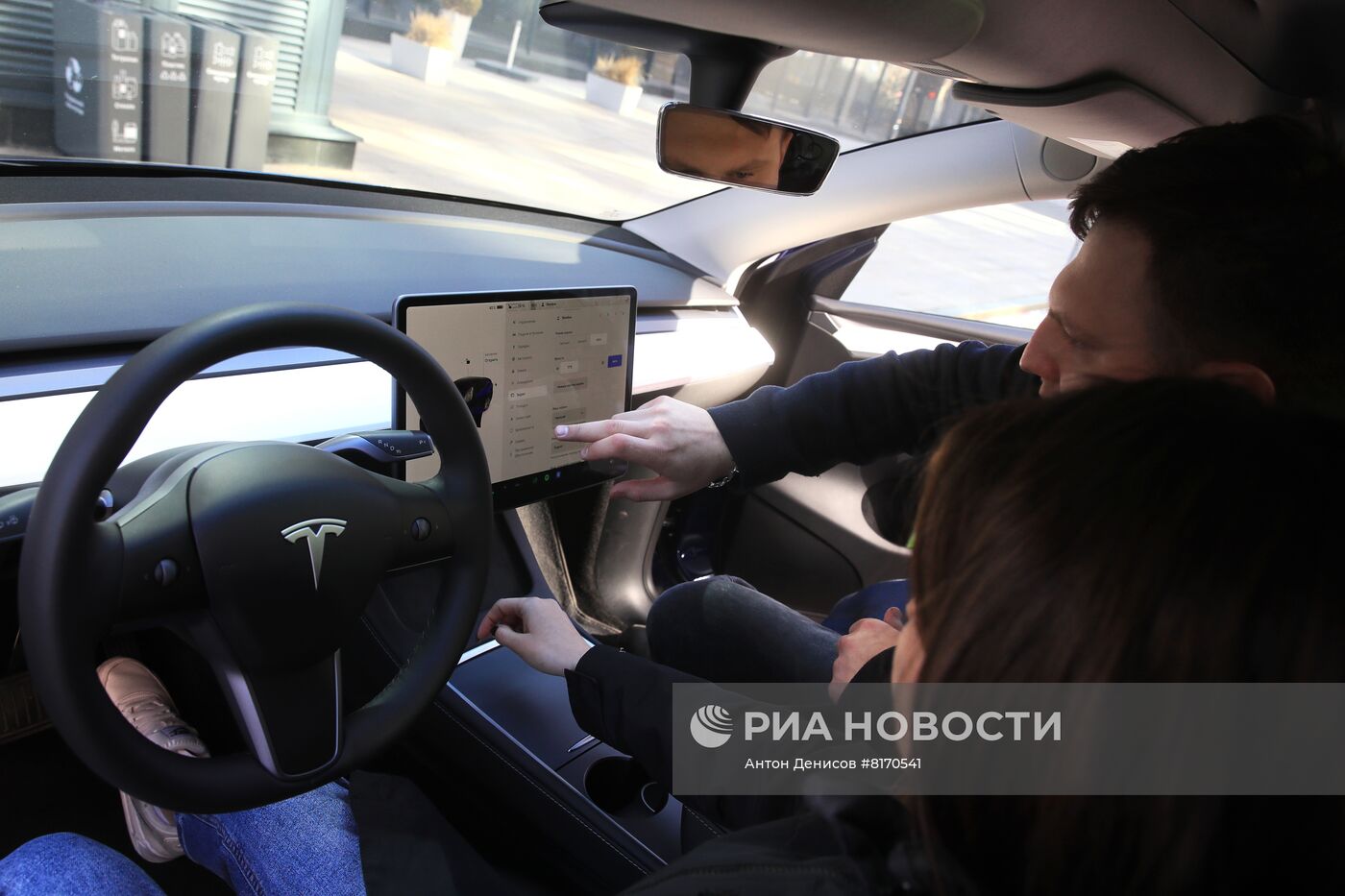 Автопарк каршеринга "Ситидрайв" пополнился электрокаром Tesla Model Y