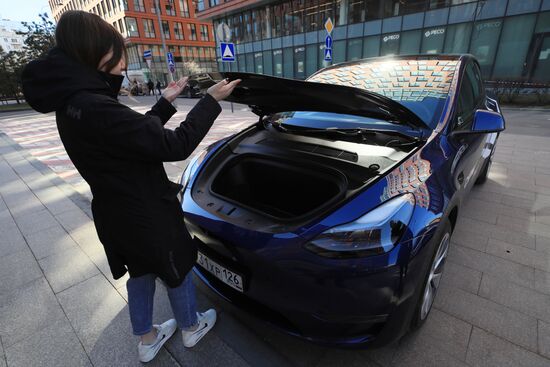 Автопарк каршеринга "Ситидрайв" пополнился электрокаром Tesla Model Y