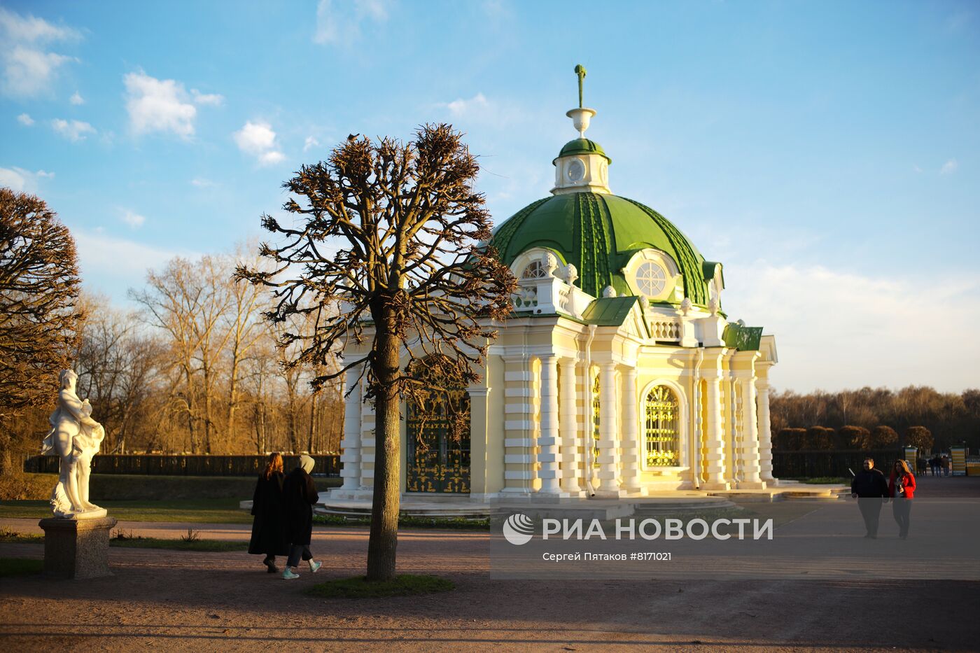 Отдых горожан в музее-усадьбе "Кусково"