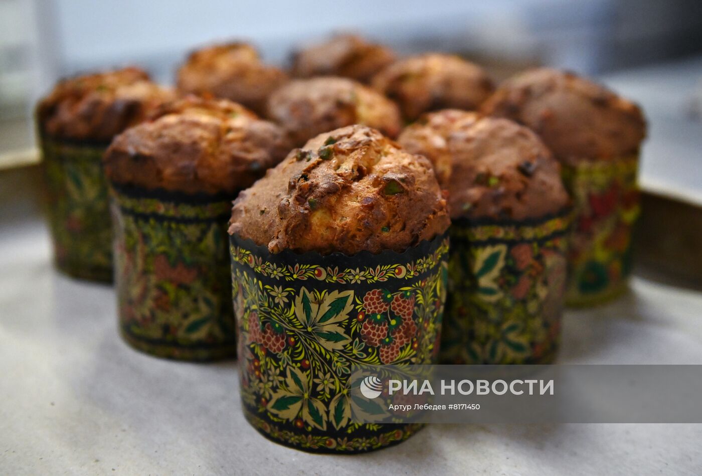 Производство и освящение куличей на хлебозаводе Сочи