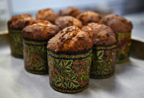 Производство и освящение куличей на хлебозаводе Сочи