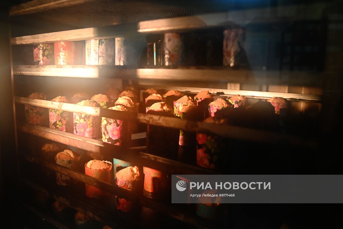 Производство и освящение куличей на хлебозаводе Сочи