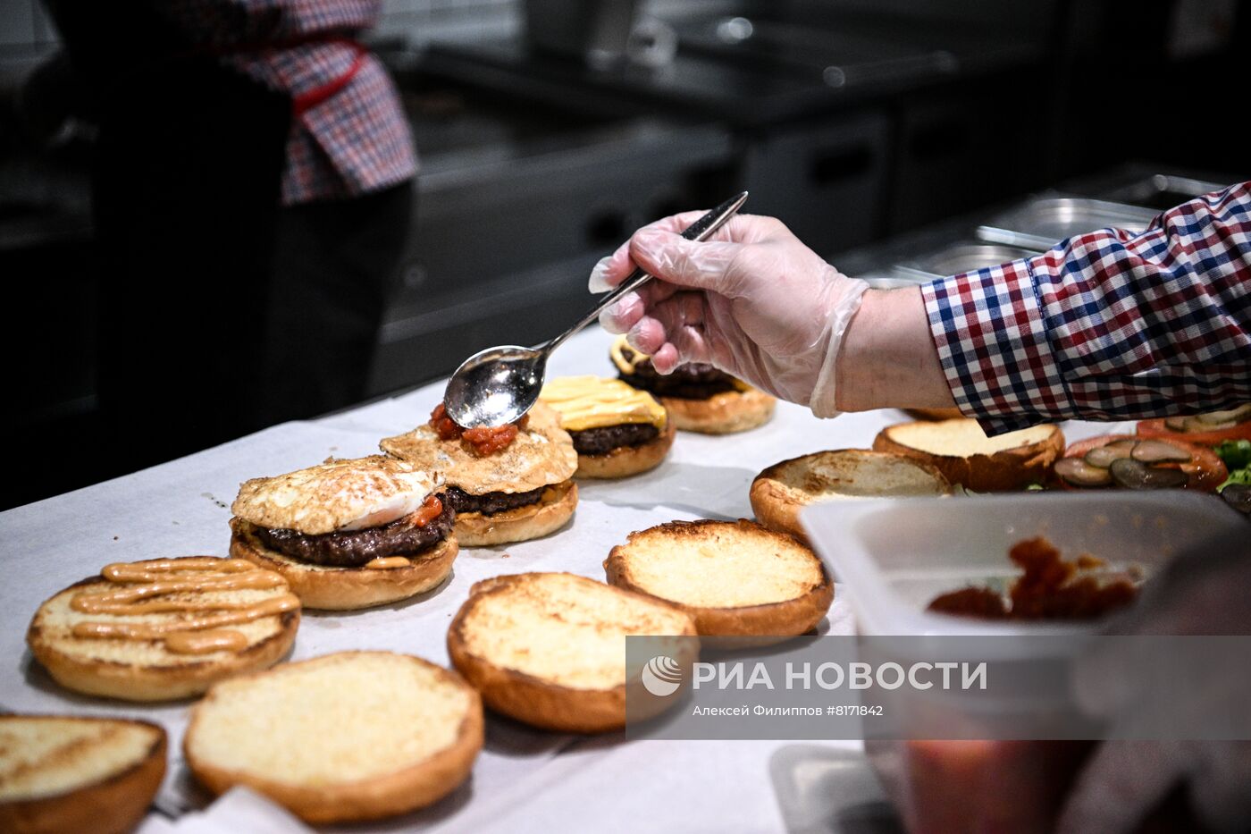 Работа бургерной в Москве