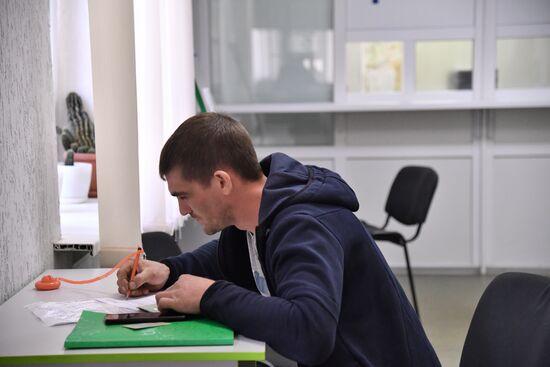 Замена украинских автомобильных номеров на номера ЛНР в Старобельске