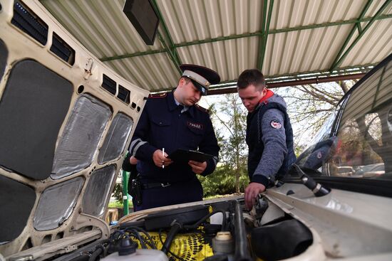 Замена украинских автомобильных номеров на номера ЛНР в Старобельске