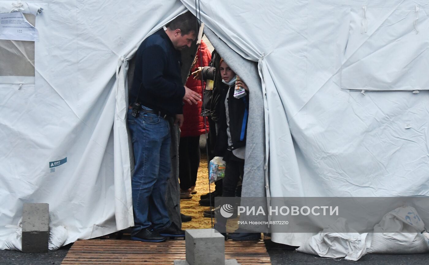 Военнослужащие Минобороны РФ вывезли многодетные семьи из Изюма в Белгородскую область