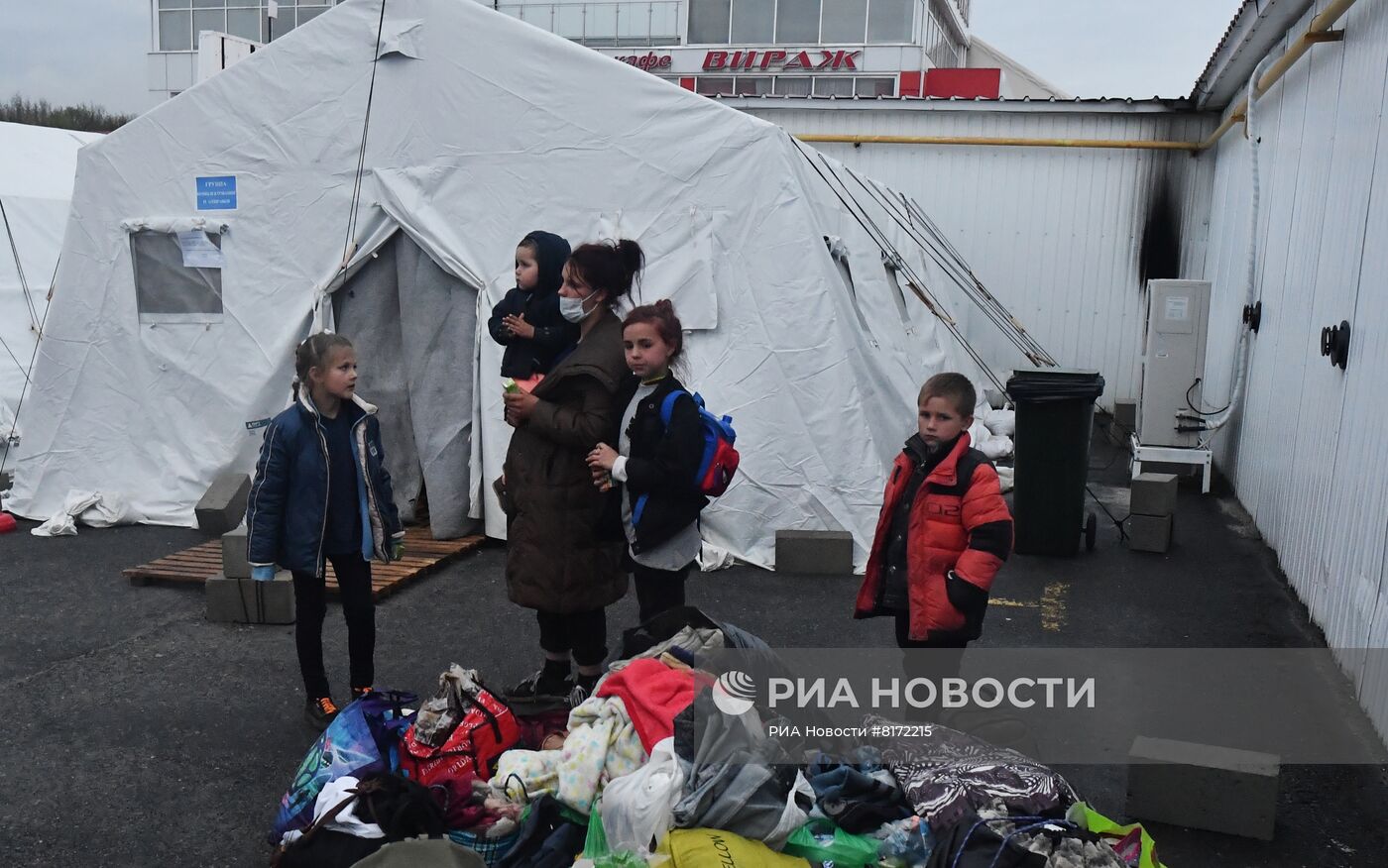 Военнослужащие Минобороны РФ вывезли многодетные семьи из Изюма в Белгородскую область