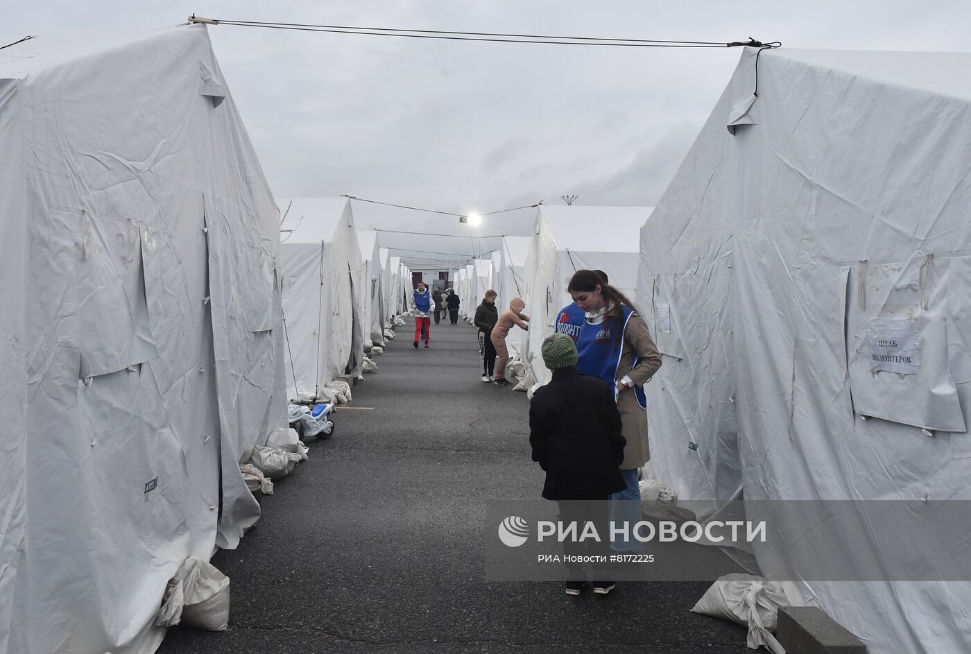 Военнослужащие Минобороны РФ вывезли многодетные семьи из Изюма в Белгородскую область