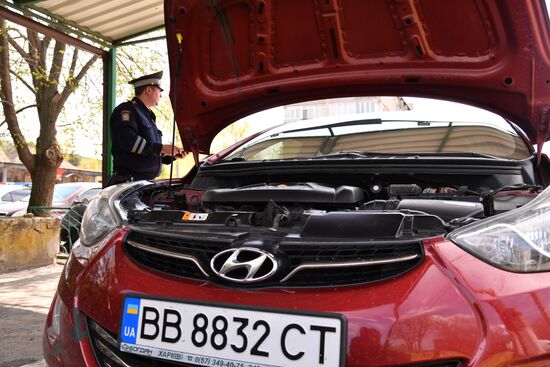 Замена украинских автомобильных номеров на номера ЛНР в Старобельске