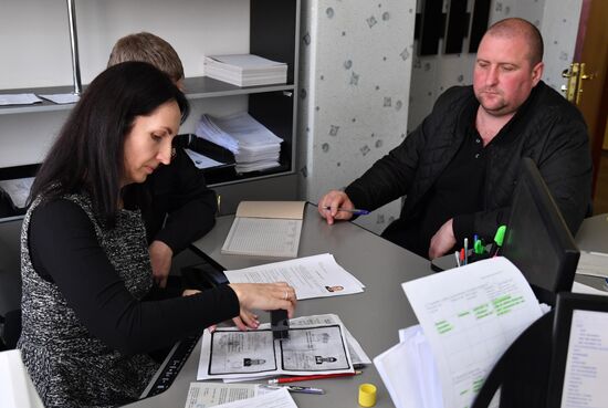 Выдача паспортов ЛНР в Старобельске