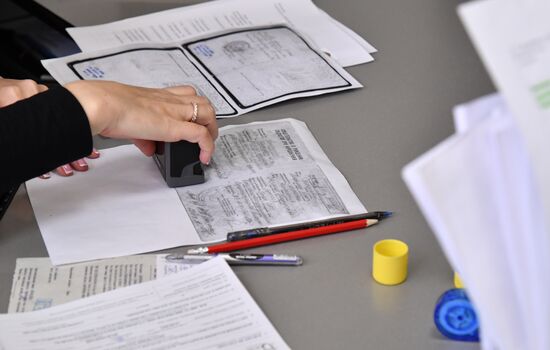 Выдача паспортов ЛНР в Старобельске