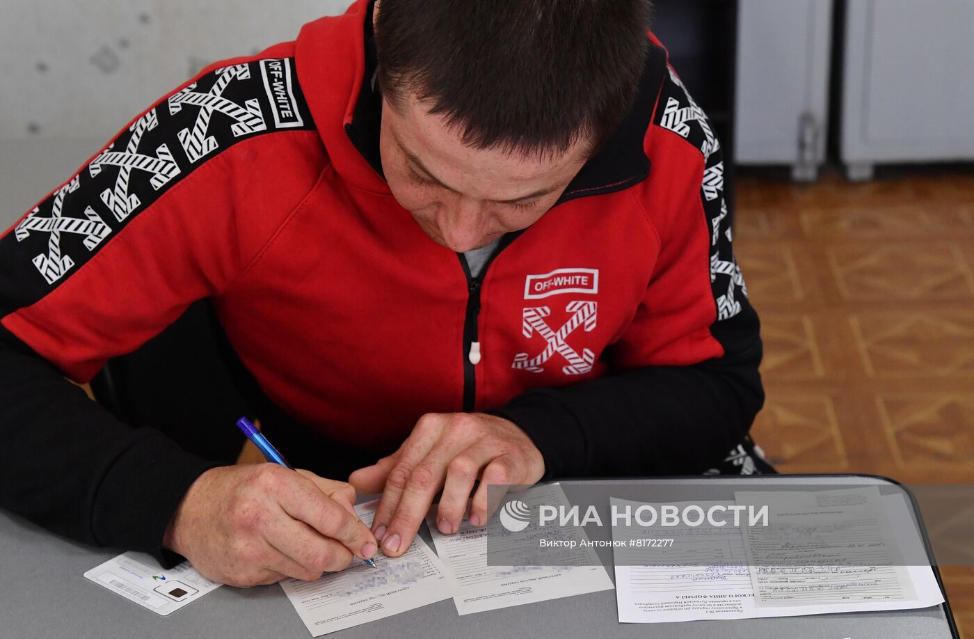 Выдача паспортов ЛНР в Старобельске