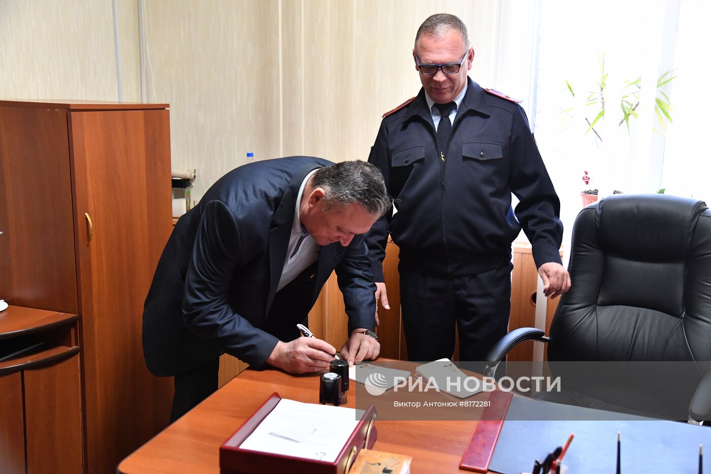 Выдача паспортов ЛНР в Старобельске