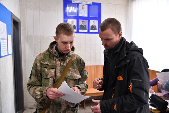 Выдача паспортов ЛНР в Старобельске