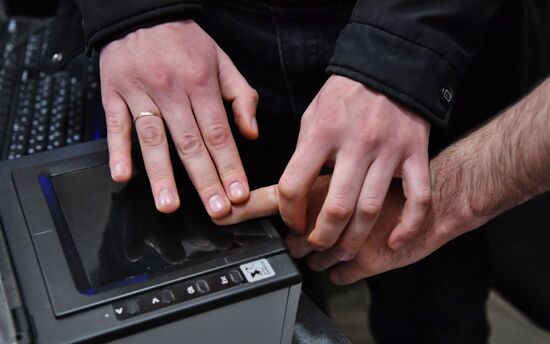 Выдача паспортов ЛНР в Старобельске