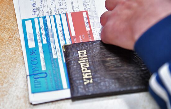 Выдача паспортов ЛНР в Старобельске