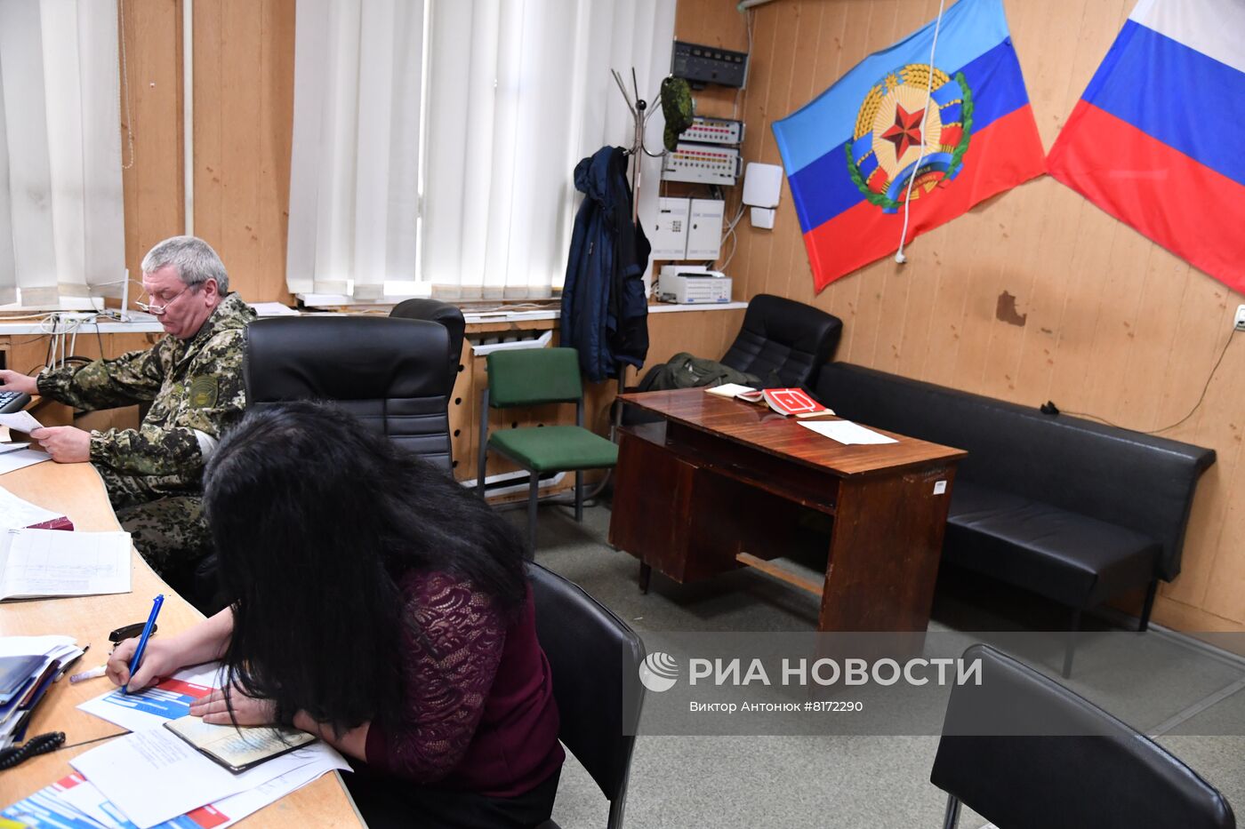 Выдача паспортов ЛНР в Старобельске