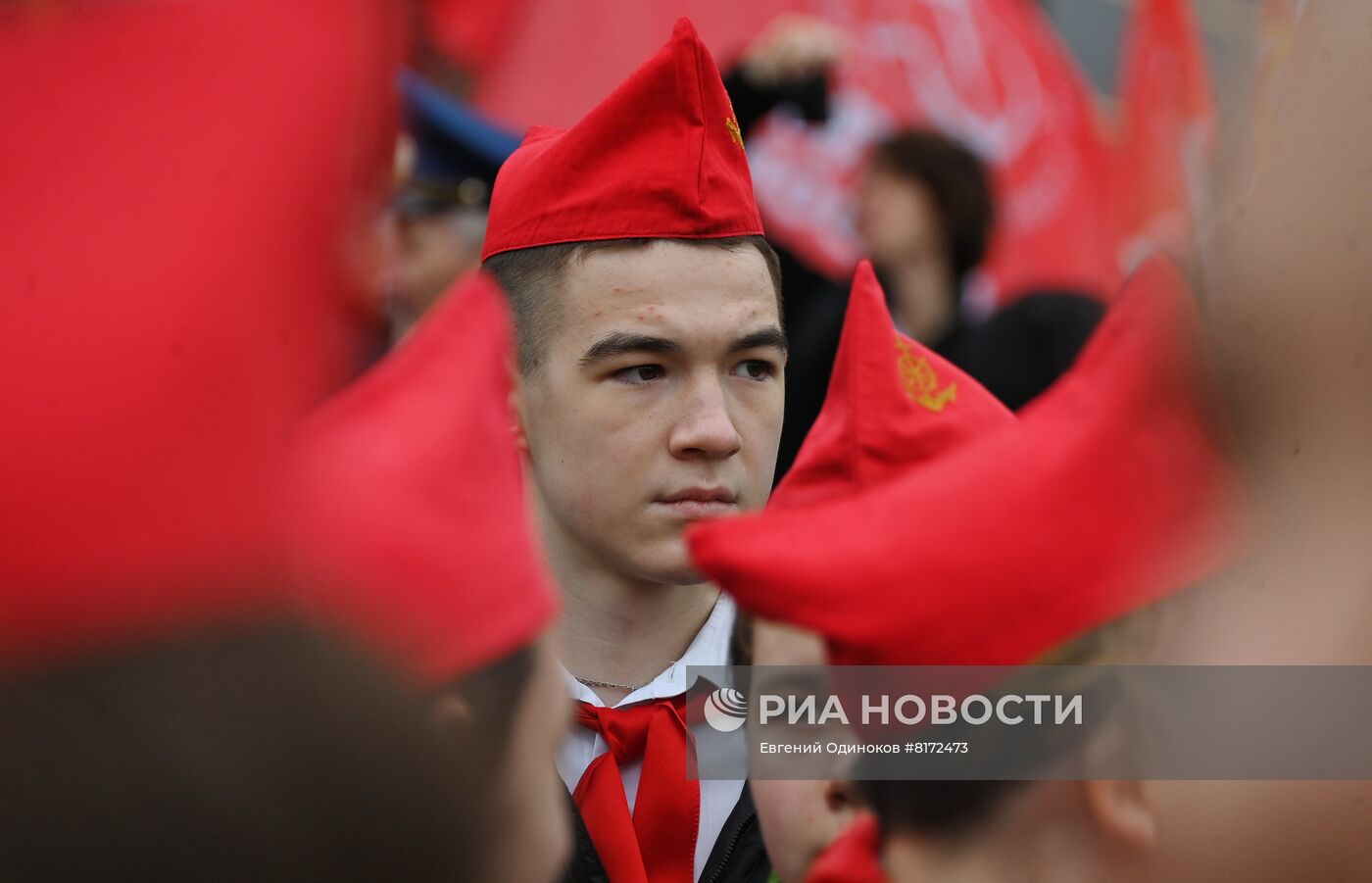 Возложение цветов к Мавзолею В. И. Ленина на Красной площади