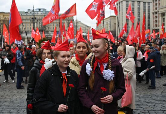 Возложение цветов к Мавзолею В. И. Ленина на Красной площади