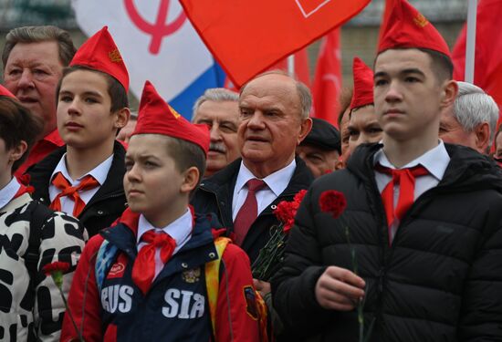 Возложение цветов к Мавзолею В. И. Ленина на Красной площади