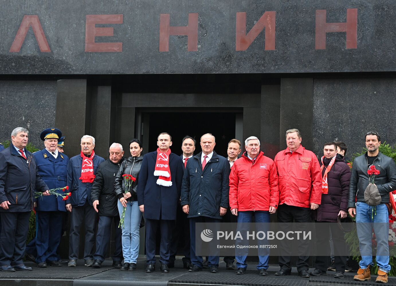 Возложение цветов к Мавзолею В. И. Ленина на Красной площади