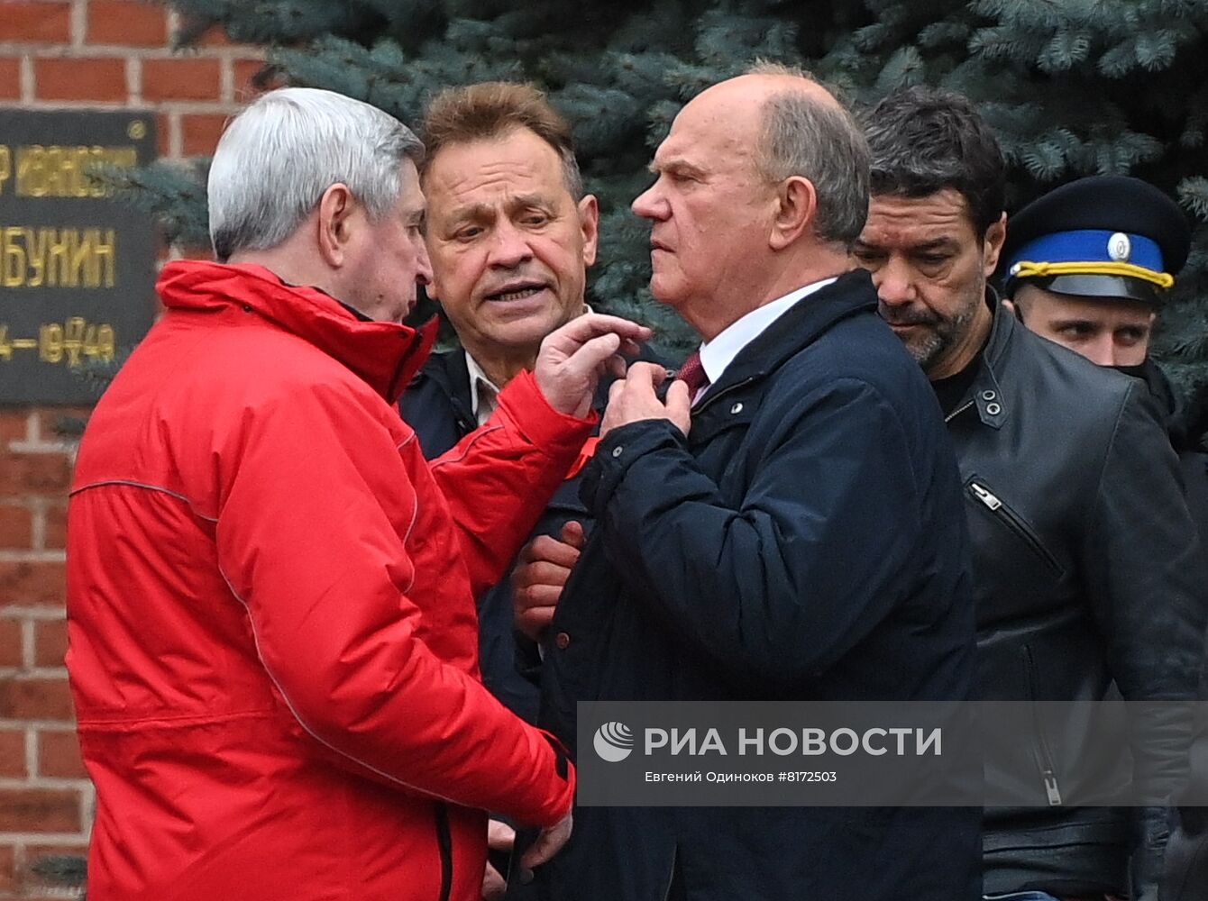 Возложение цветов к Мавзолею В. И. Ленина на Красной площади