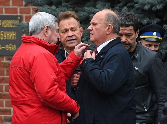 Возложение цветов к Мавзолею В. И. Ленина на Красной площади