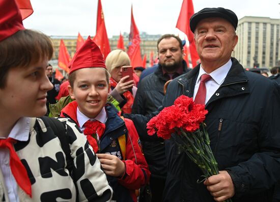 Возложение цветов к Мавзолею В. И. Ленина на Красной площади