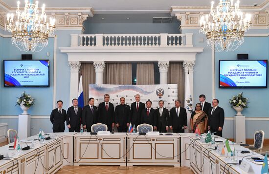 Встреча министра спорта РФ О. Матыцина с послами стран ШОС