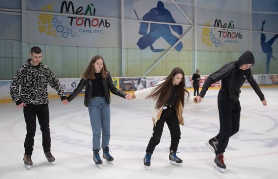 Мелитополь возвращается к мирной жизни