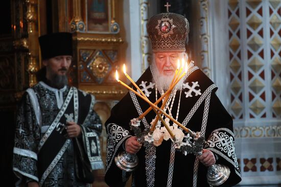 Патриаршее служение и освящение куличей в Храме Христа Спасителя