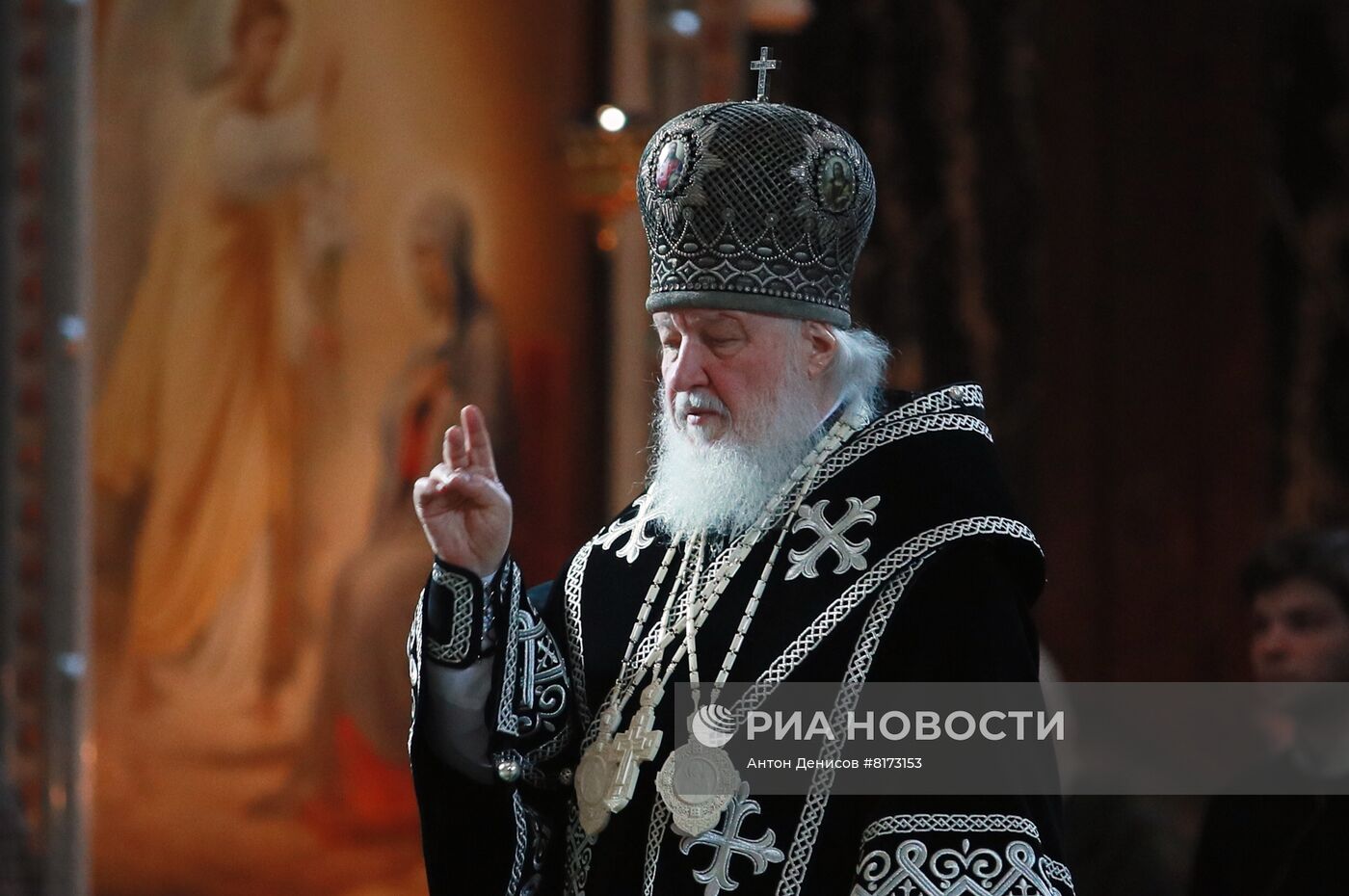 Патриаршее служение и освящение куличей в Храме Христа Спасителя