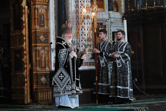Патриаршее служение и освящение куличей в Храме Христа Спасителя